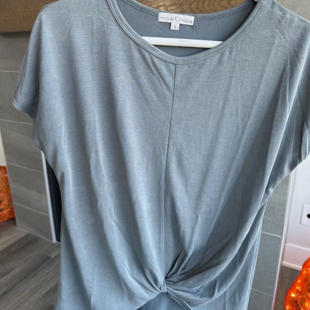 Moa Moa Twist Front Dolman Tee (Juniors), Jaws, Size: S